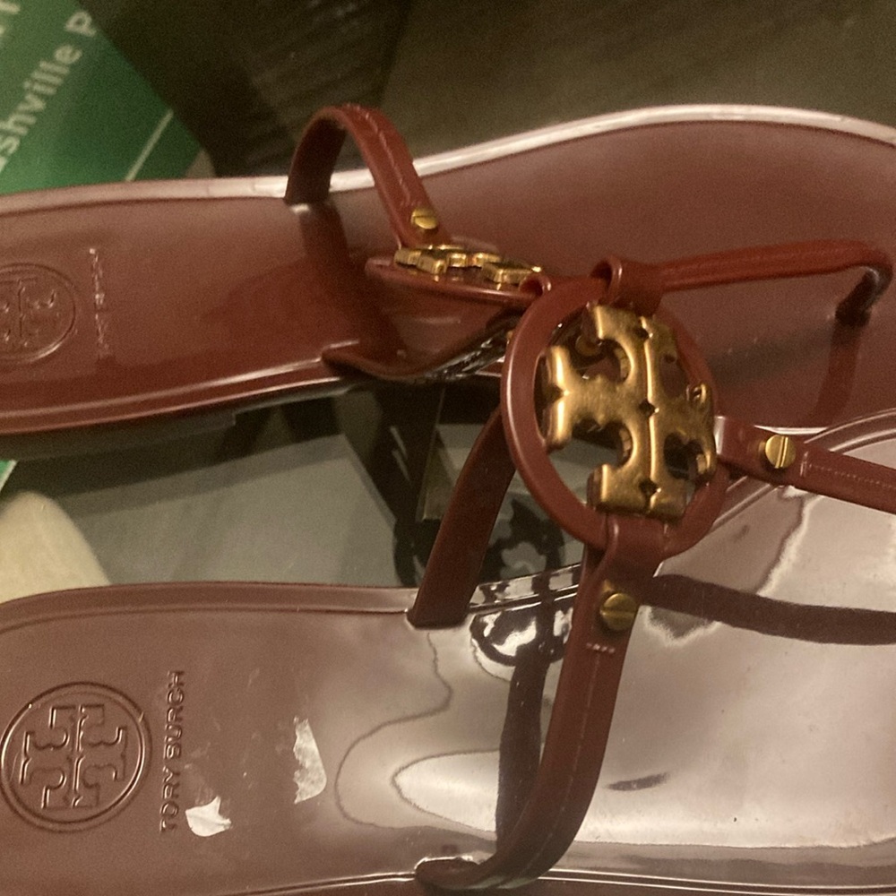 Maroon pair of Tory Burch flip flops sz 9 never worn
